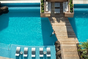 2 piscinas al aire libre, cabañas de piscina (de pago), sombrillas