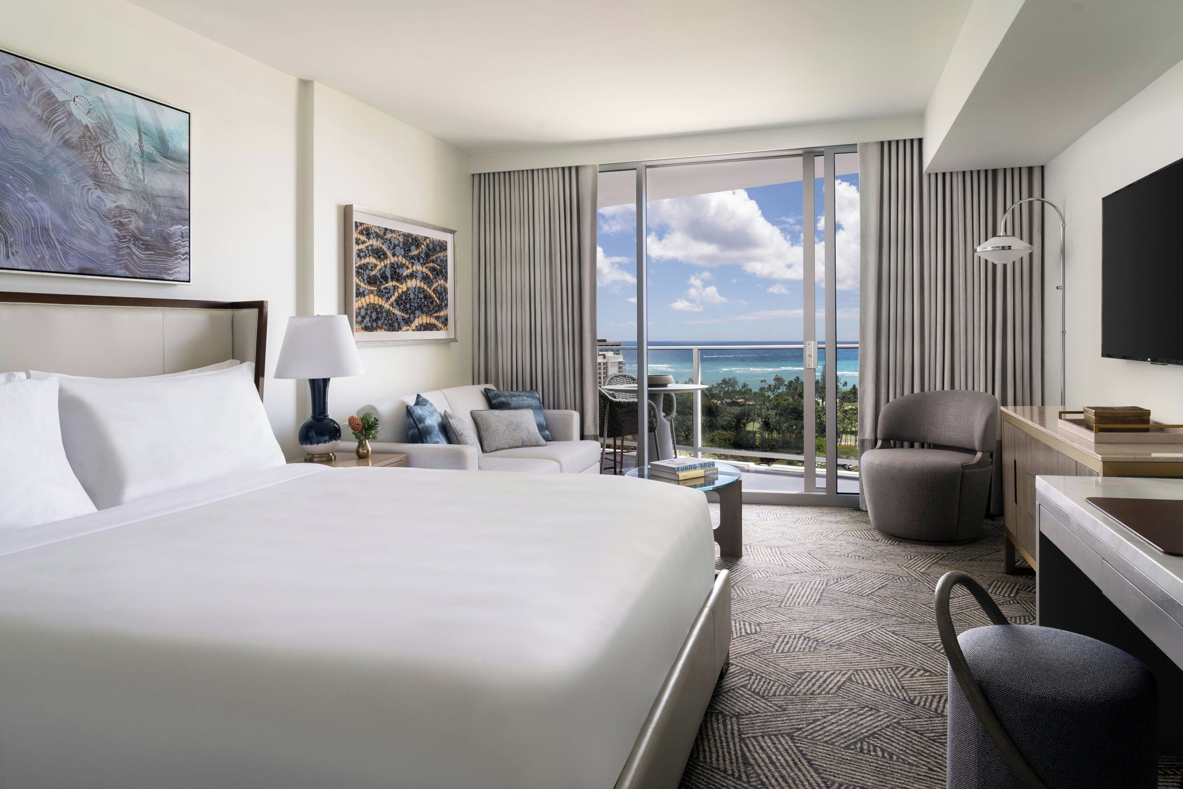 Deluxe Room, 1 King Bed with Sofa bed, Ocean View | Hypo-allergenic bedding, in-room safe, desk, blackout drapes