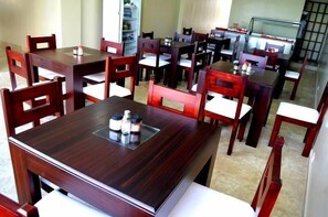 Breakfast, lunch and dinner served - Marvento Suites (Salinas)