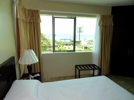 Caja de seguridad en la habitación, escritorio y wifi gratis 