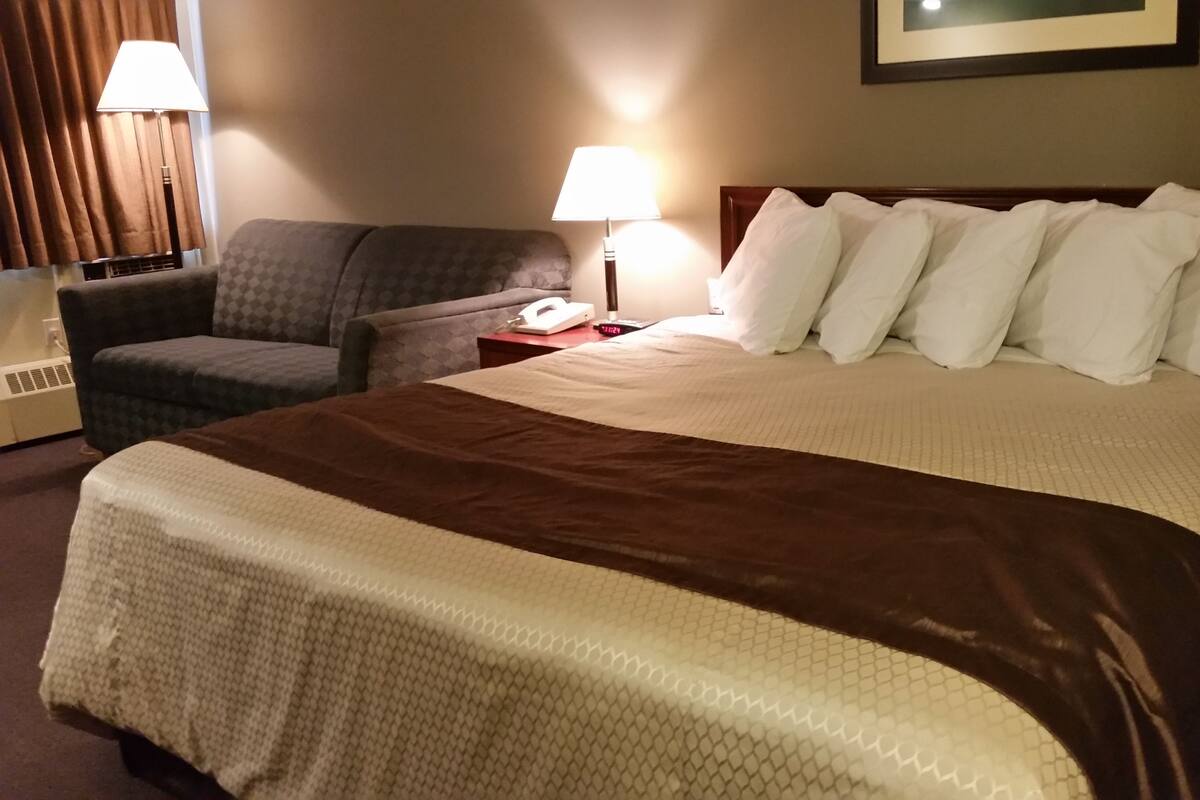 Room, 1 King Bed, Kitchenette | Premium bedding, desk, blackout curtains, iron/ironing board
