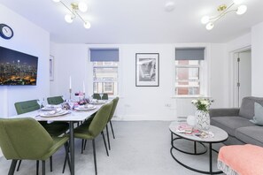 Large Two-Bedroom Apartment | Living room | Flat-screen TV