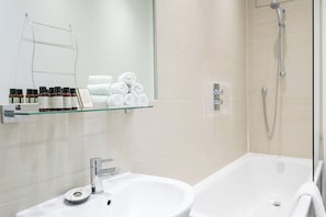 Apartment, 2 Schlafzimmer | Badezimmer