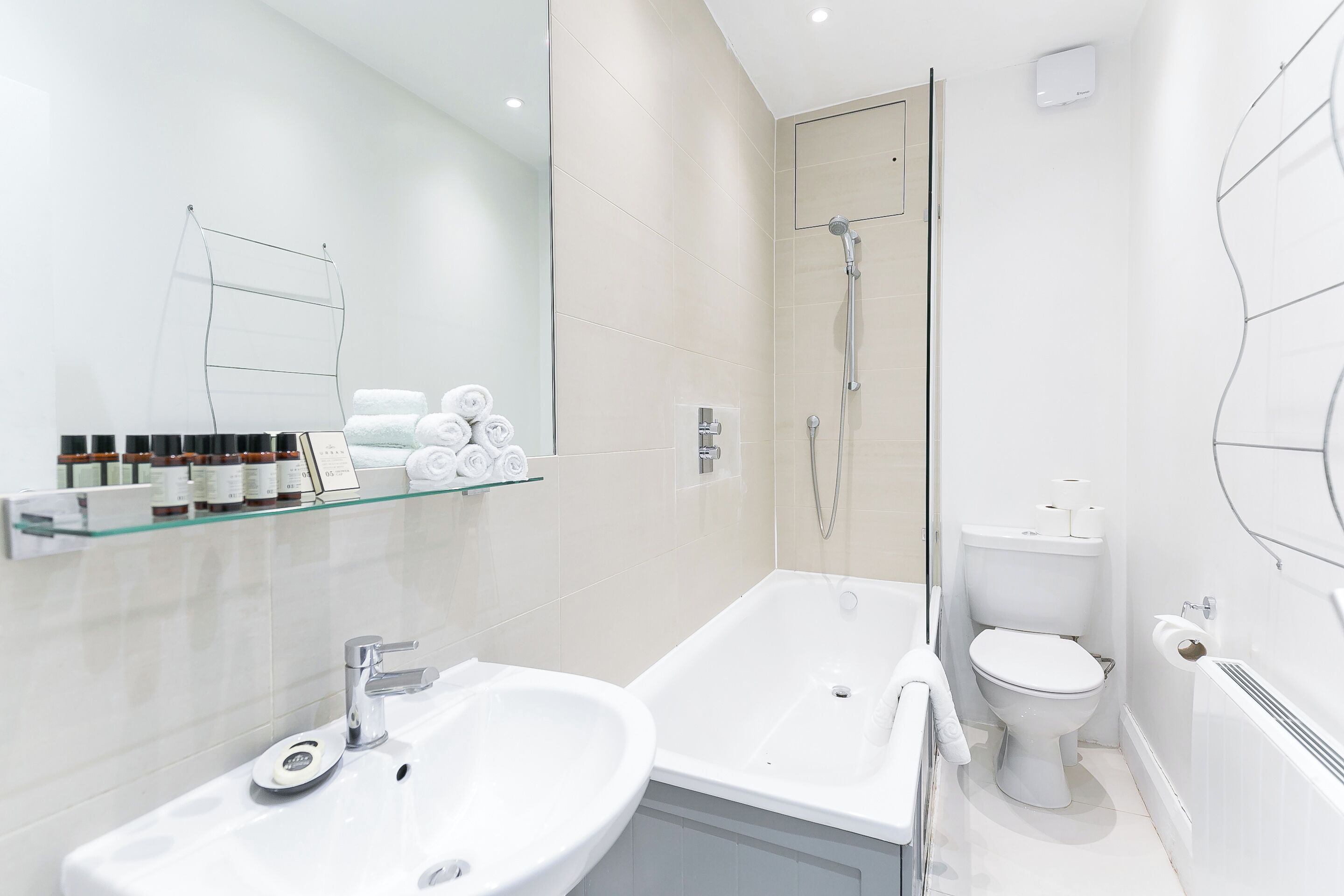 Apartemen, 2 kamar tidur | Kamar mandi | Kombinasi shower/bathtub, perlengkapan mandi gratis,  dan handuk