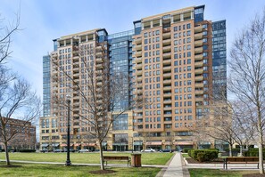 Front of property - Bridgestreet Millennium Metropolitan Park (Arlington)