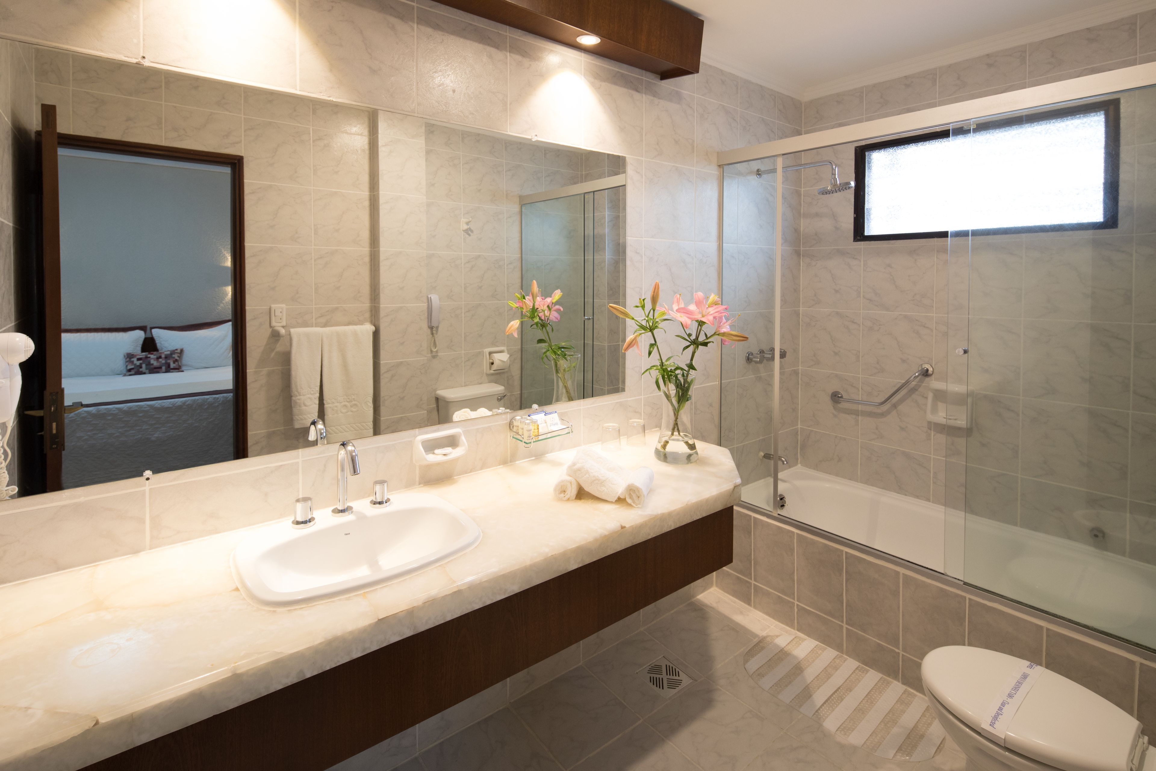 rainfall showerhead, free toiletries, hair dryer, towels