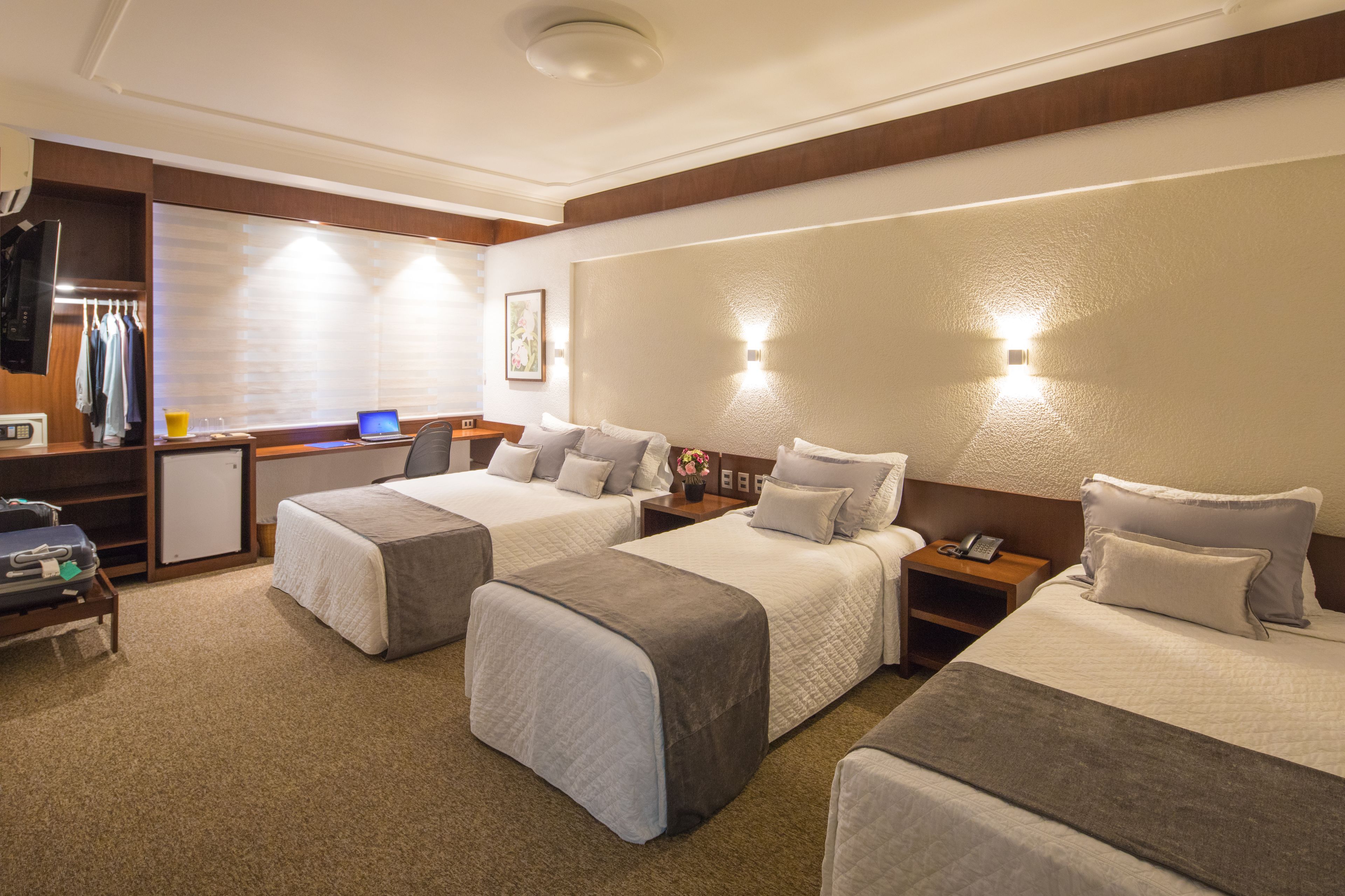 triple room | 1 bedroom, minibar, in-room safe, desk