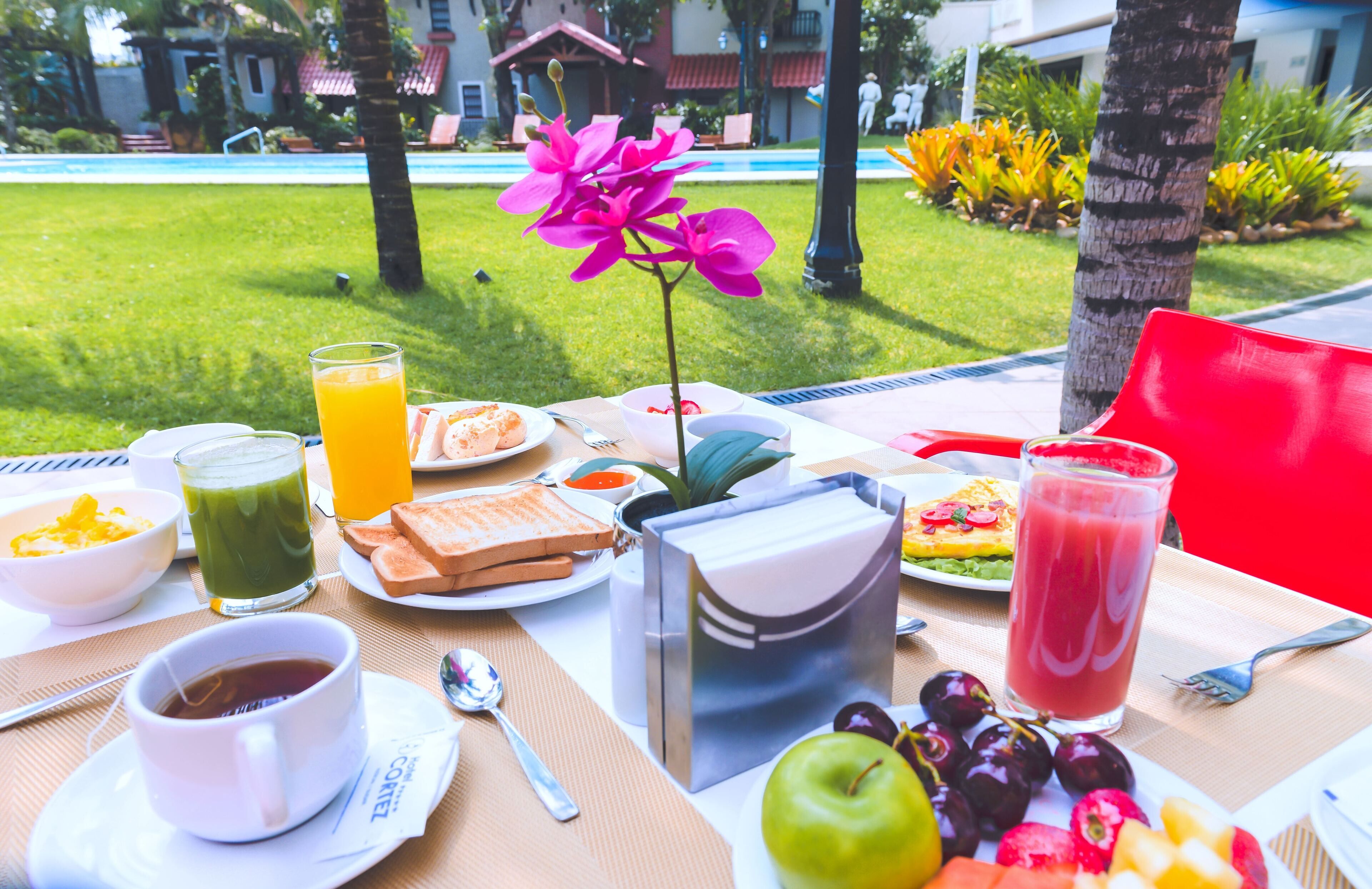 2 restaurantes; se sirve cocina internacional 