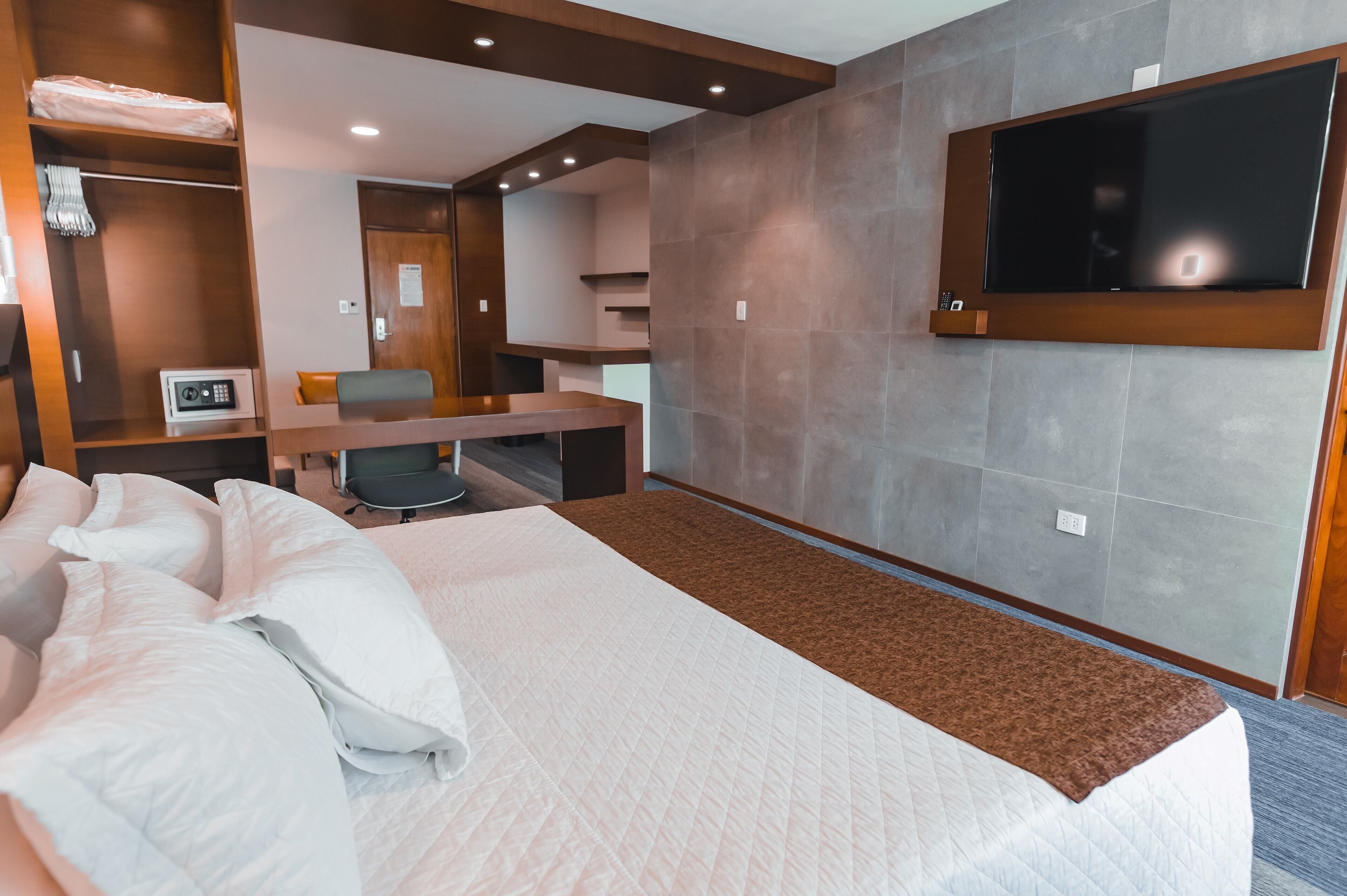 Junior-Studiosuite | Minibar, Zimmersafe, Schreibtisch, laptopgeeigneter Arbeitsplatz