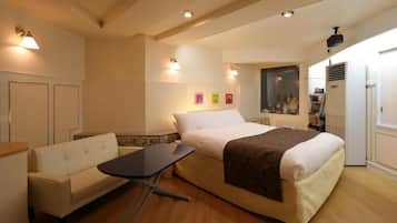 Minibaari, äänieristys, ilmainen Wi-Fi, vuodevaatteet