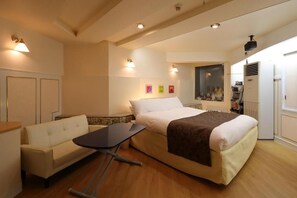 Minibar, sistema de insonorización, wifi gratis y ropa de cama