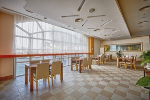 Breakfast, lunch and dinner served  - The Mauna Ocean Resort (Gyeongju)