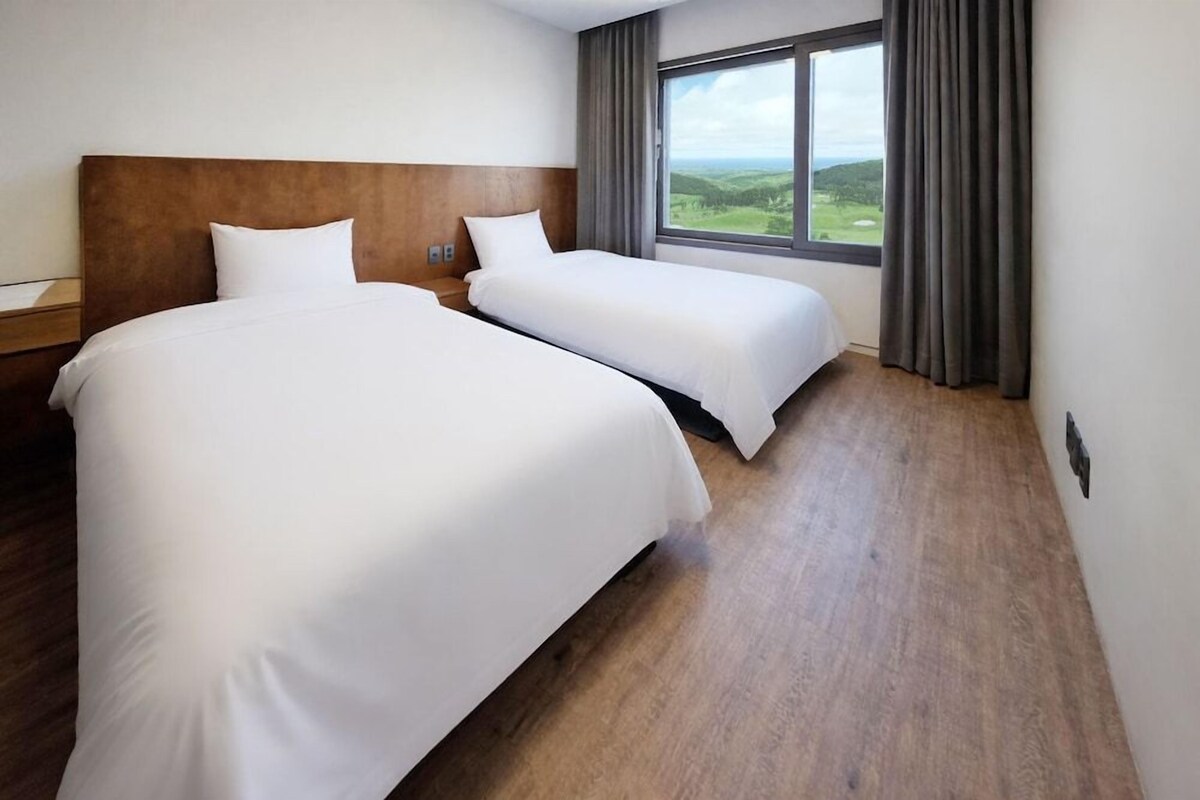 Soundproofing, WiFi (free), bed sheets