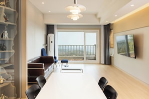 Table tennis, heated floors