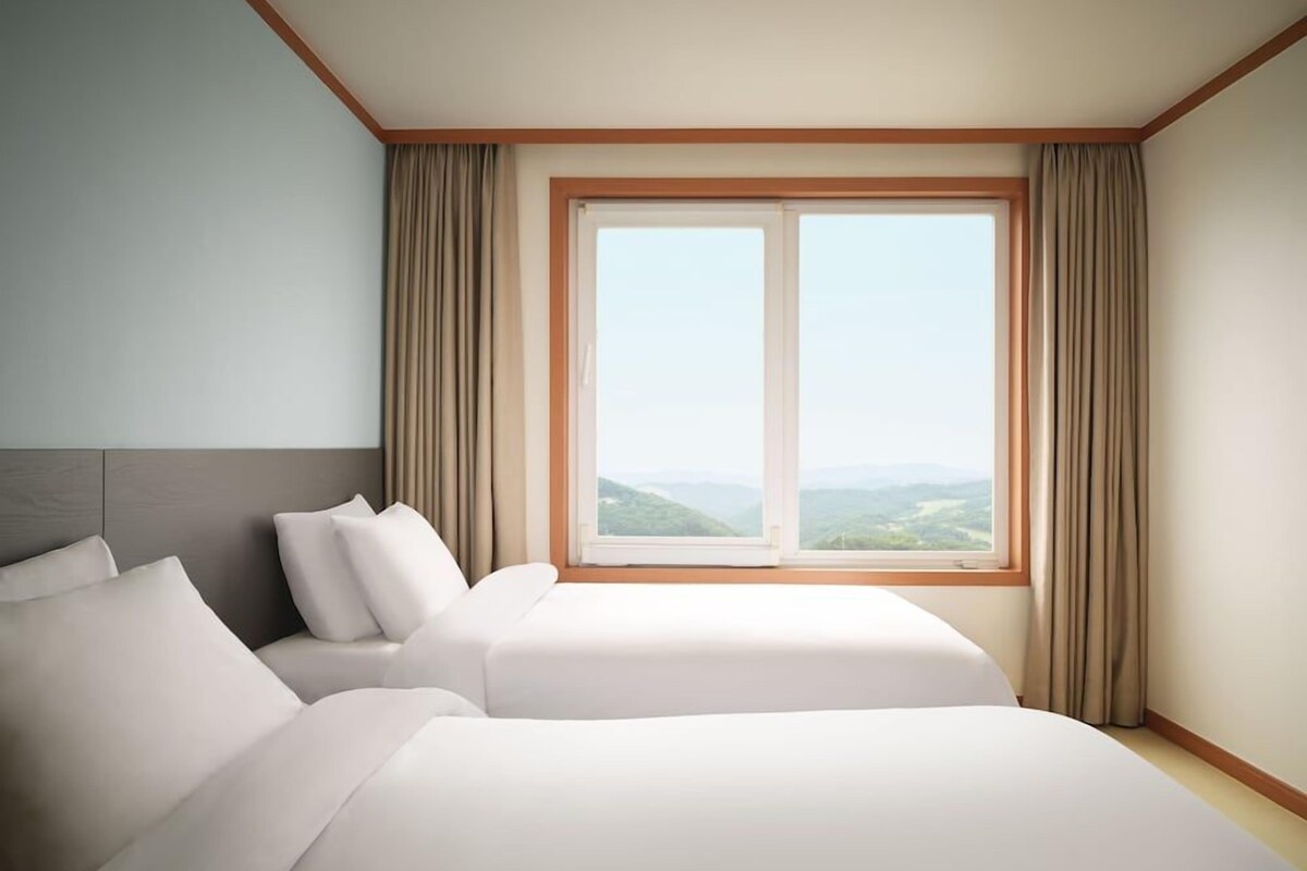 Soundproofing, WiFi (free), bed sheets
