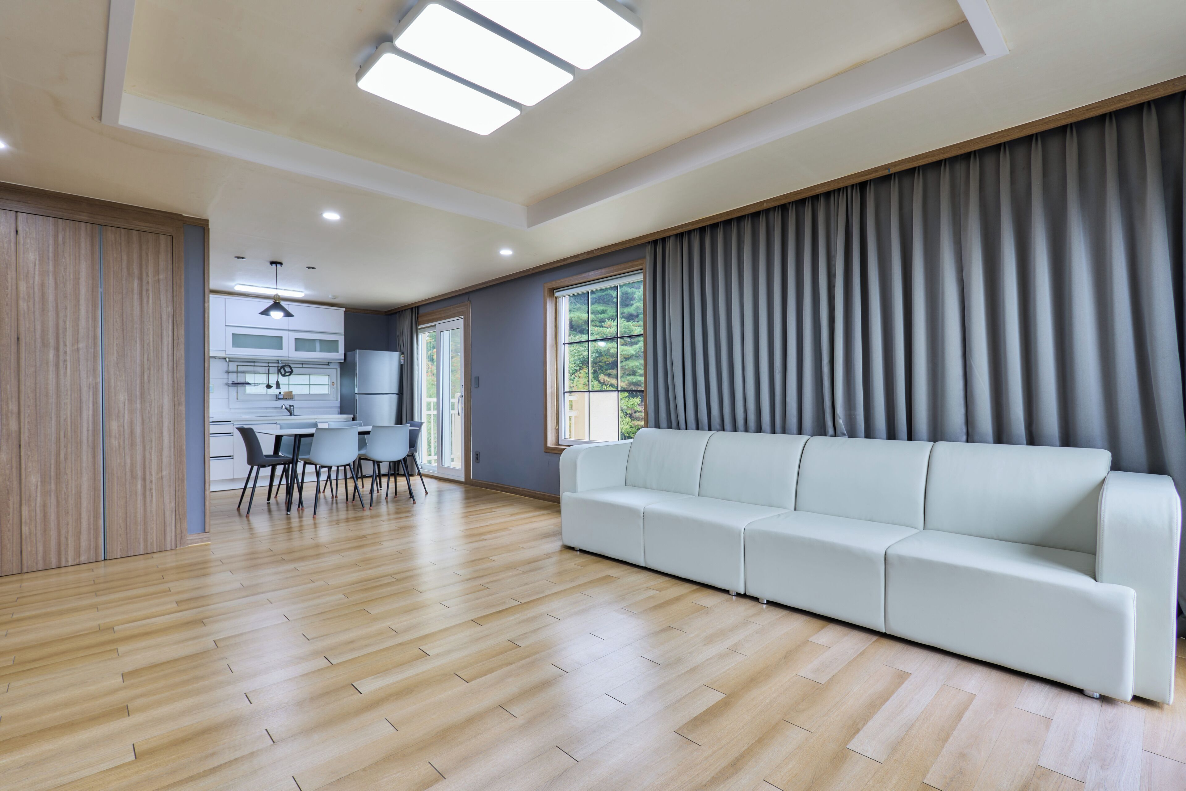 Soundproofing, free WiFi