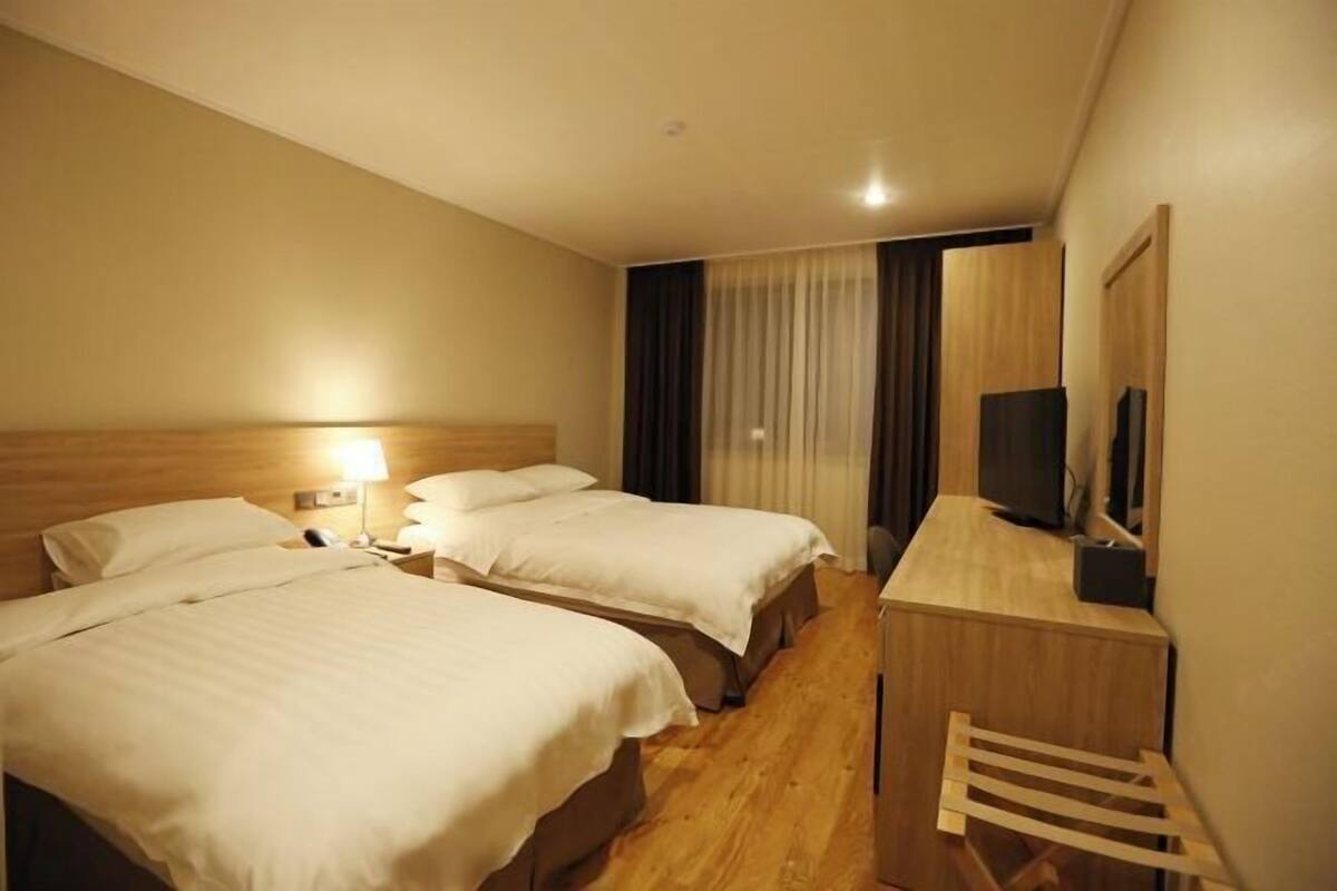 Premium bedding, down comforters, desk, blackout drapes