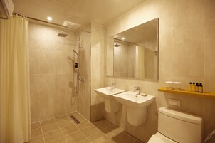 Deluxe Oda, Sigara İçilmez, Dağ Manzaralı (Ondol) | Banyo | Duş, ücretsiz banyo/kozmetik ürünleri, saç kurutma makinesi, bornoz 