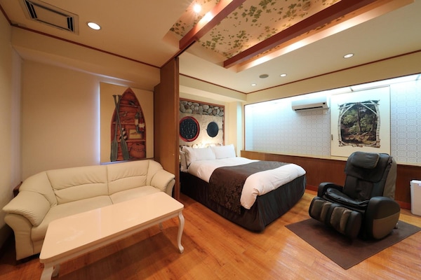 Minibar, soundproofing, free WiFi, bed sheets