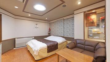 Minibar, soundproofing, free WiFi, bed sheets