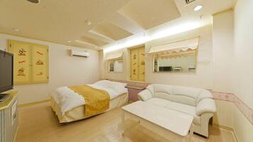 Minibar, soundproofing, free WiFi, bed sheets