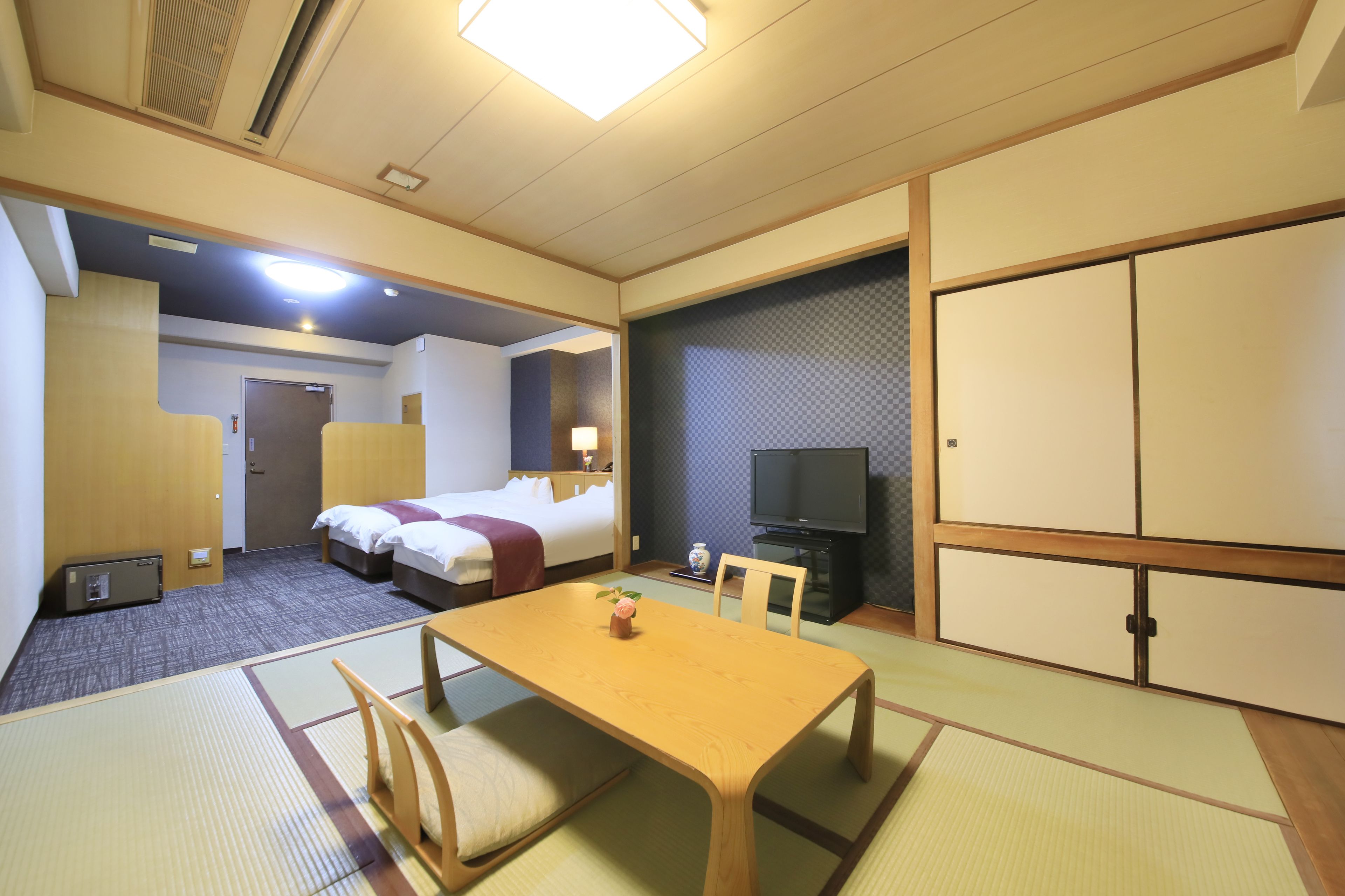 in-room safe, bed sheets