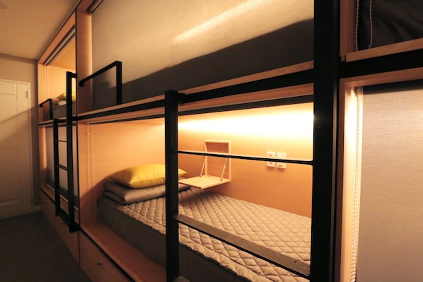 Shared Dormitory, Men only (6 persons)
