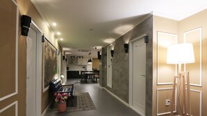 A hallway with a dining area, kitchen, and a lamp. - Blueboat Hostel Gyeongju (Gyeongju)