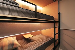 Chambre avec lits jumeaux (Bunk Bed) | Rideaux occultants, Wi-Fi gratuit, draps fournis