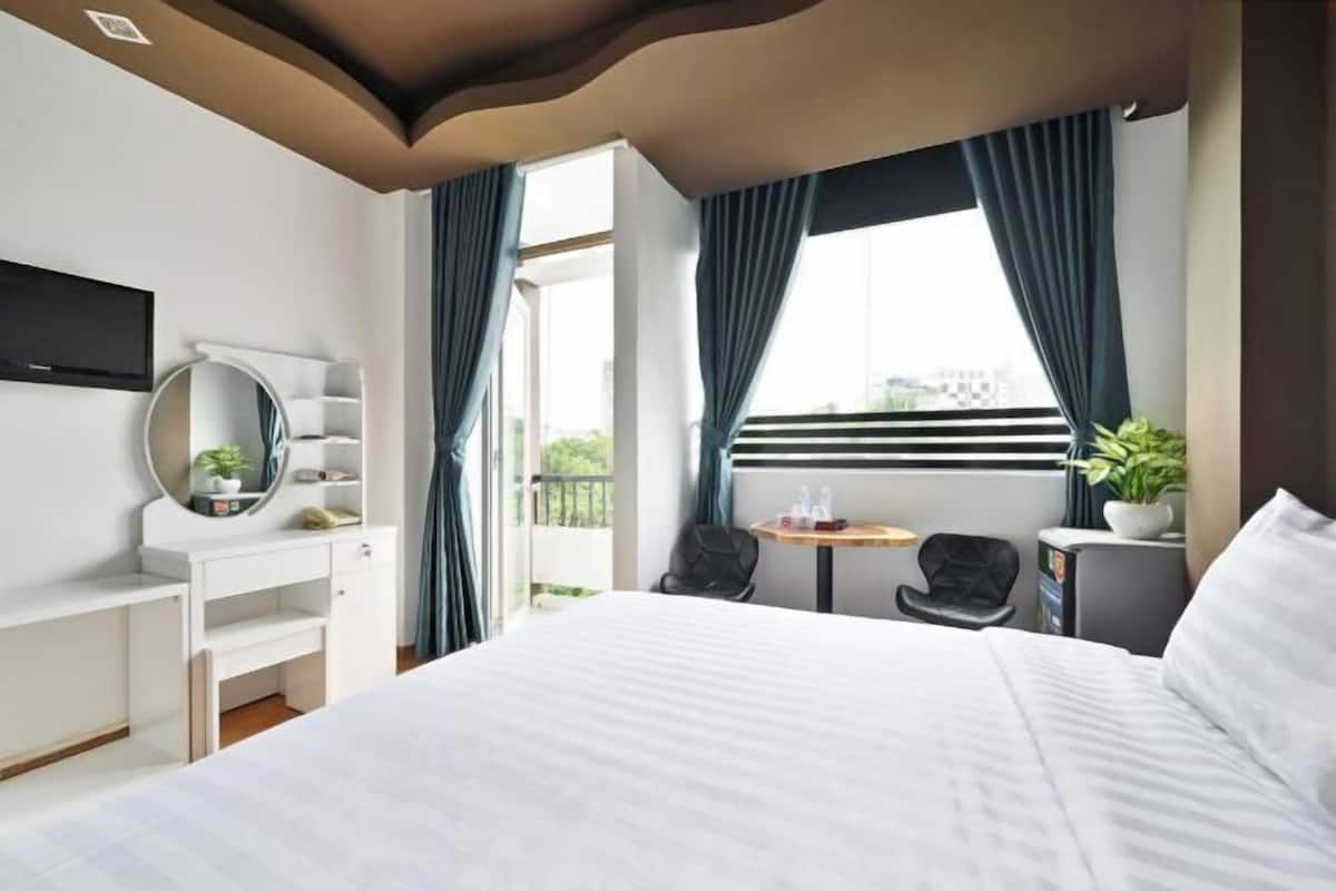 Minibar, Schreibtisch, kostenloses WLAN, Bettwäsche
