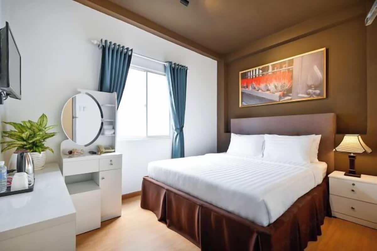 Minibar, Schreibtisch, kostenloses WLAN, Bettwäsche