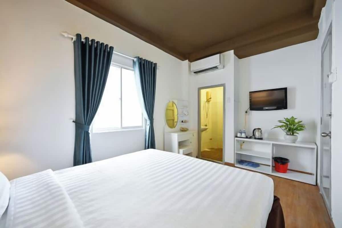 Minibar, Schreibtisch, kostenloses WLAN, Bettwäsche