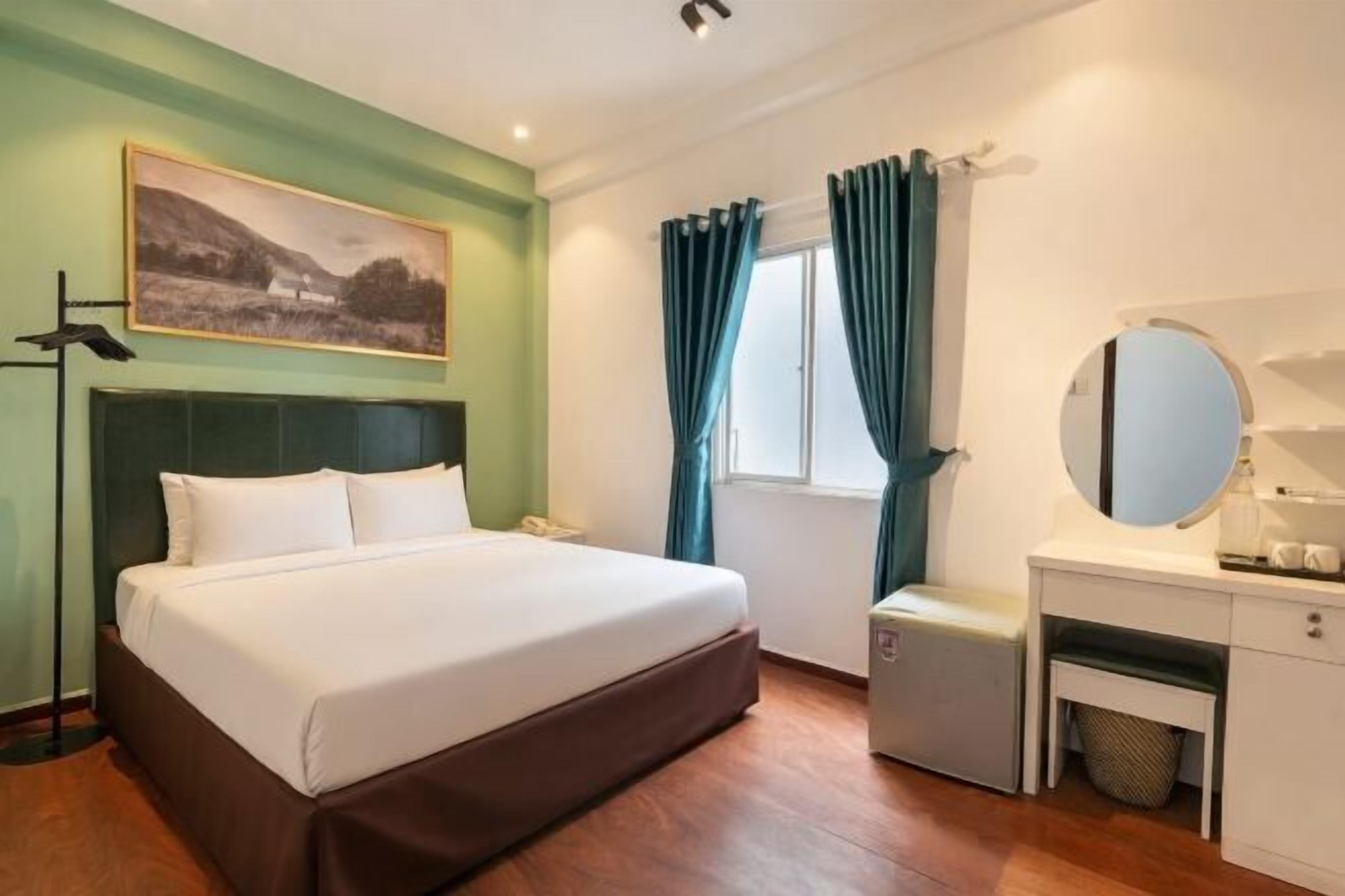 Minibar, desk, free WiFi, bed sheets