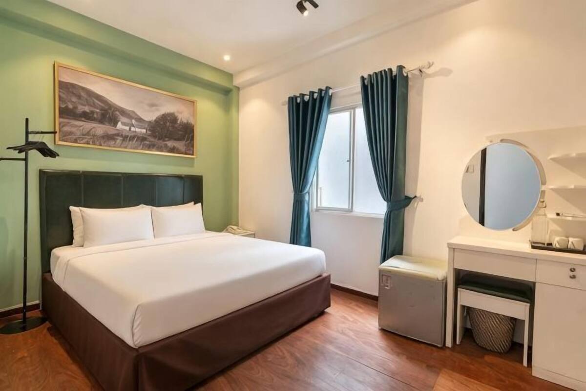 Frigobar, escrivaninha, Wi-Fi de cortesia, roupa de cama