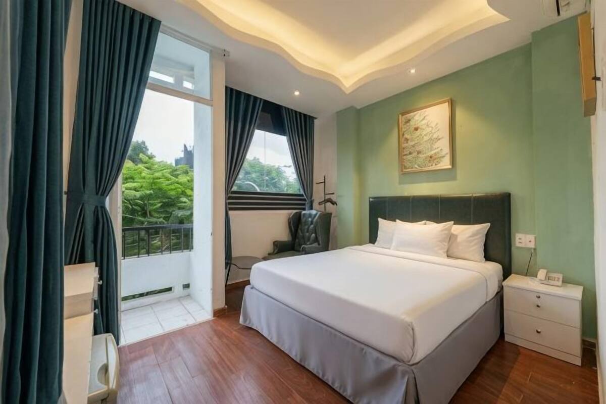 Frigobar, escrivaninha, Wi-Fi de cortesia, roupa de cama