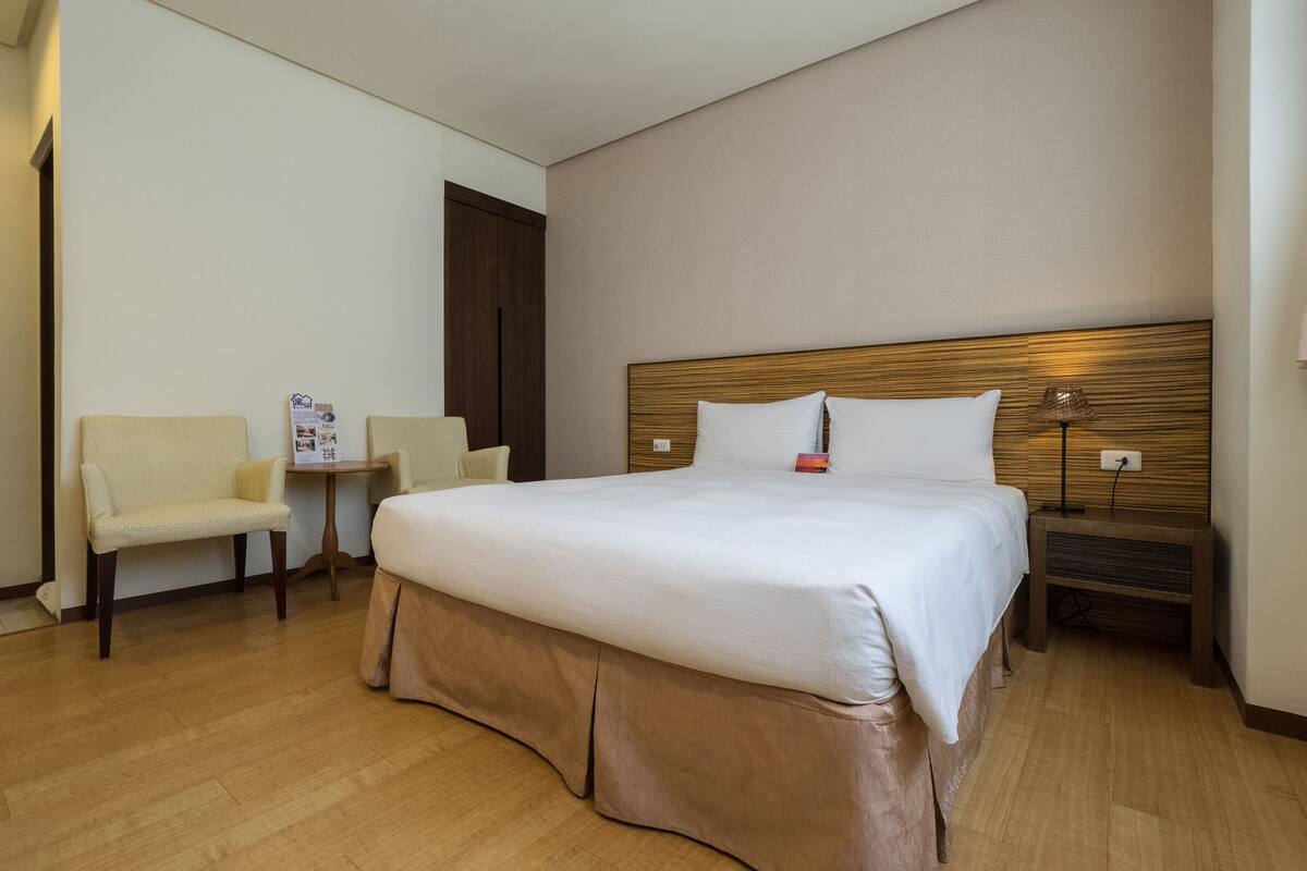 Comfort Double Room | Down comforters, soundproofing, WiFi (free), bed sheets