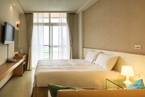Double Room, Balcony, Ocean View | Down comforters, soundproofing, free WiFi, bed sheets - LoveSea 126 House Inn (Hengchun)