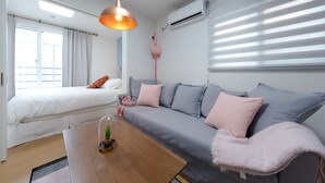 33-inch flat-screen TV with cable channels, TV - Hanso Residence Seoul (Seoul)