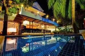 Outdoor pool - Base Villa Phnom Penh - Hostel (Phnom Penh)