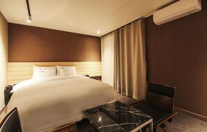 Deluxe Double Room | Down comforters, desk, bed sheets - Blanc Hotel Gangnam (Seoul)