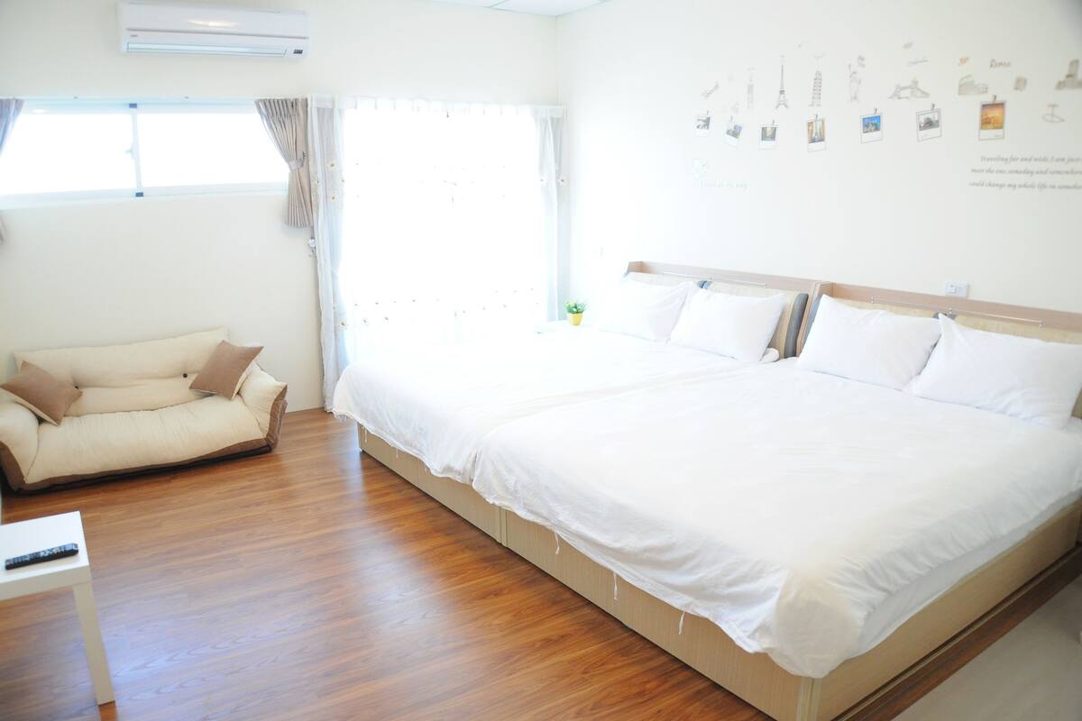 Chambre Quadruple | Literie de qualité supérieure, bureau, Wi-Fi gratuit, draps fournis