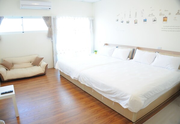 Chambre Quadruple | Literie de qualité supérieure, bureau, Wi-Fi gratuit, draps fournis