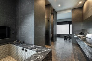 Quarto casal luxo | Banheiro | Produtos de toalete grátis, secador de cabelo, chinelos