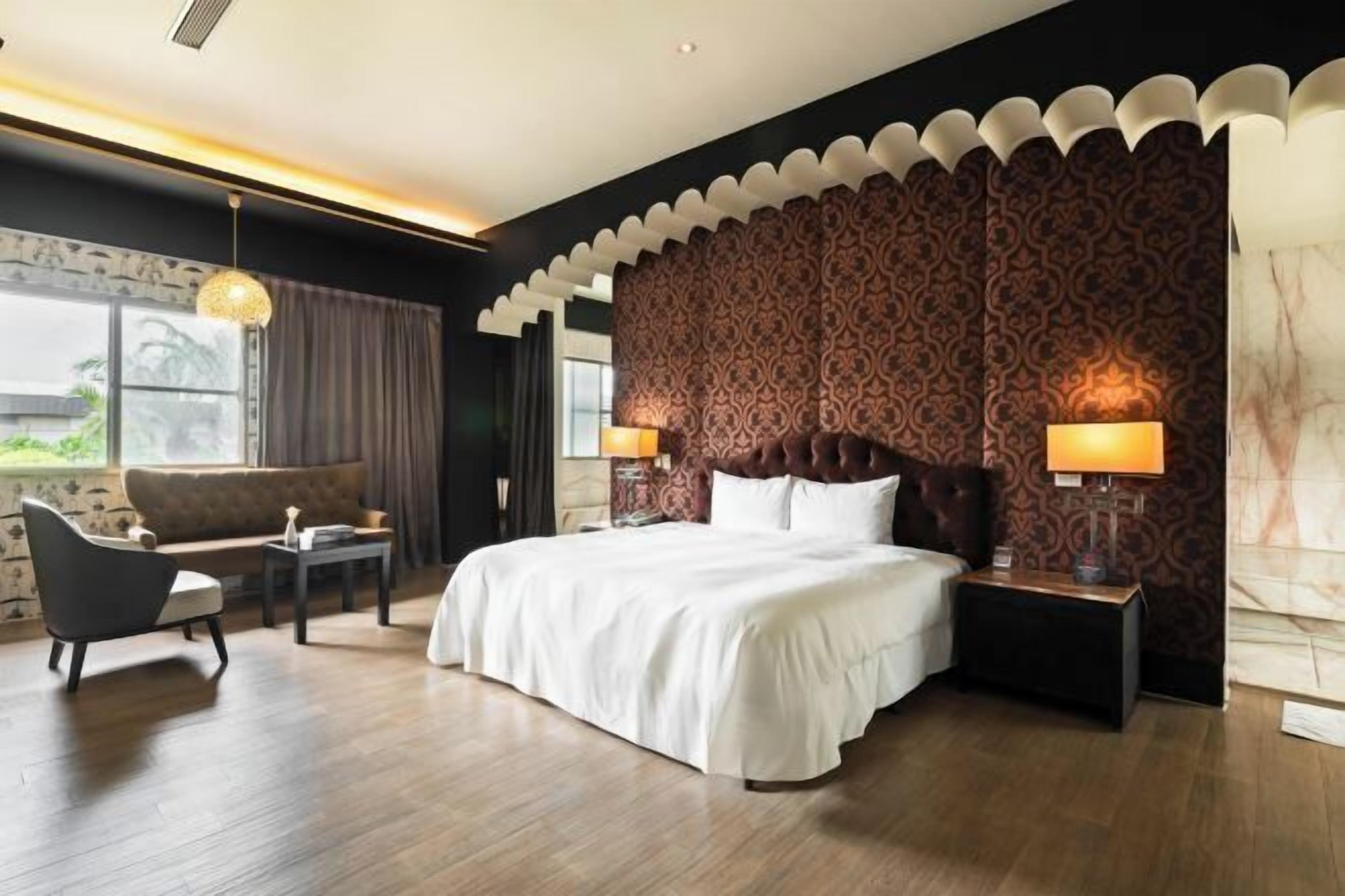 Decoración personalizada, muebles diferentes y cortinas blackout 