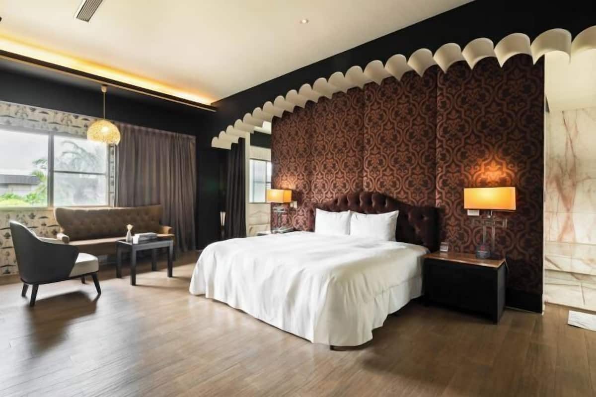 Decoración personalizada, muebles diferentes y cortinas blackout