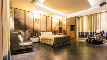 XL-Suite (Check-in after 8PM) | Free minibar, desk, blackout drapes, soundproofing