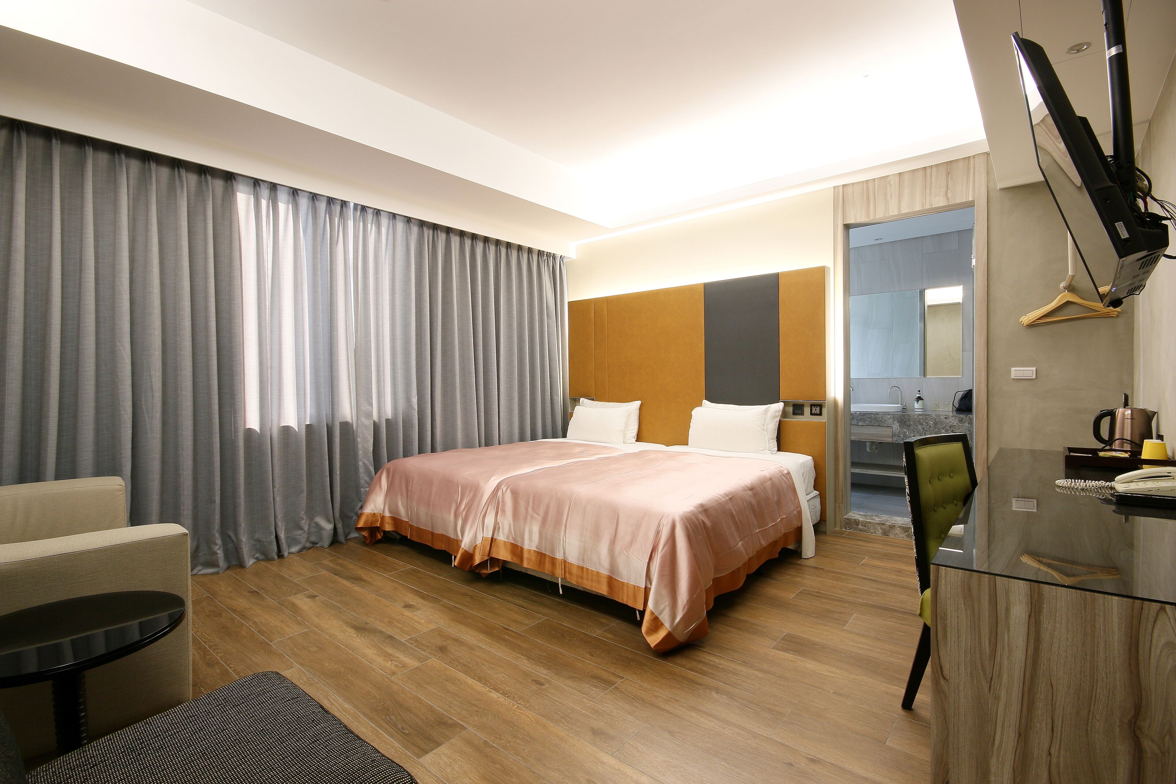 Down duvets, free minibar, desk, blackout curtains