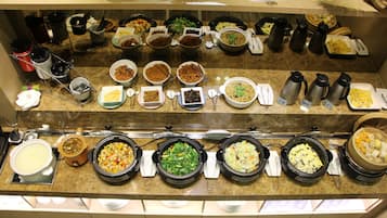 Free daily buffet breakfast