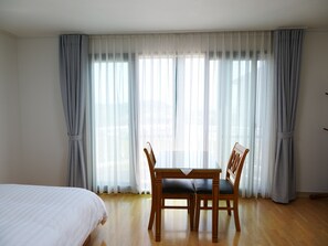 Soundproofing, free WiFi - Hera's Castle (Seogwipo)