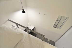 Chambre Simple, salle de bains commune (Upper Bed) | Bureau, Wi-Fi gratuit, draps fournis